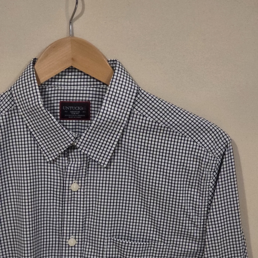 Untuckit Performance Slim Fit Button Down M - image 1